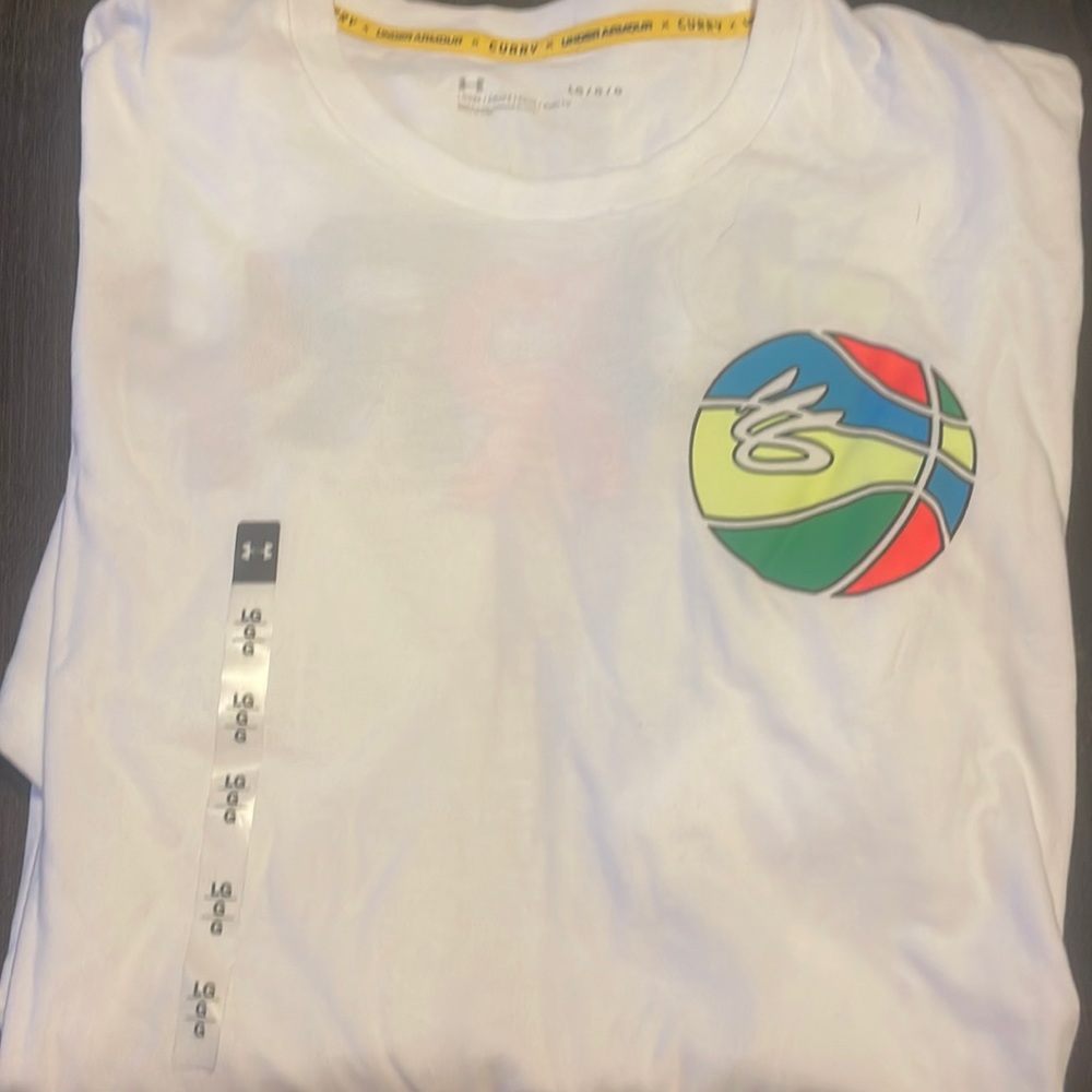 Men’s Under Armour Shirt- Size Large